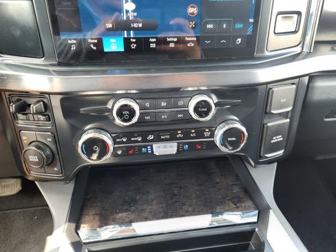 Used 2024 Ford F250 Lariat w/ Black Appearance Package image 14