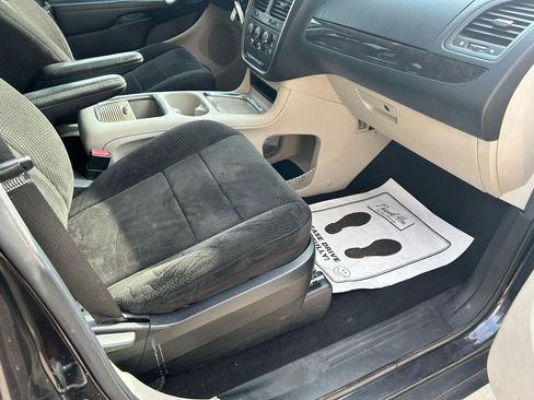 Used 2013 Dodge Grand Caravan SXT image 12