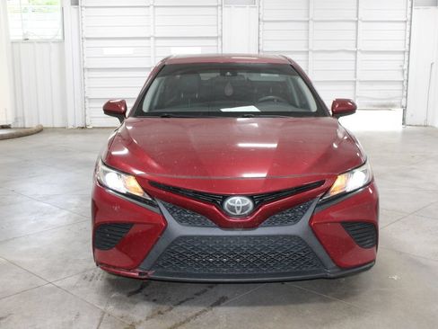 Used 2018 Toyota Camry SE FWD image 2