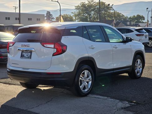 Used 2024 GMC Terrain SLE image 5