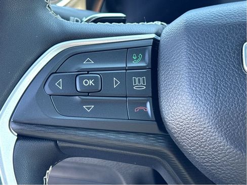 Used 2023 Jeep Grand Cherokee L Laredo AWD/4WD image 16