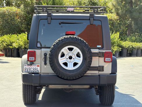 Used 2017 Jeep Wrangler Unlimited Sport w/ Connectivity Group AWD/4WD image 6