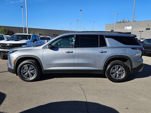Used 2026 Chevrolet Traverse LT w/ Driver Confidence Package AWD/4WD image 7
