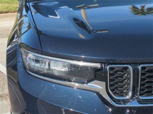 Used 2024 Jeep Grand Cherokee Limited image 10