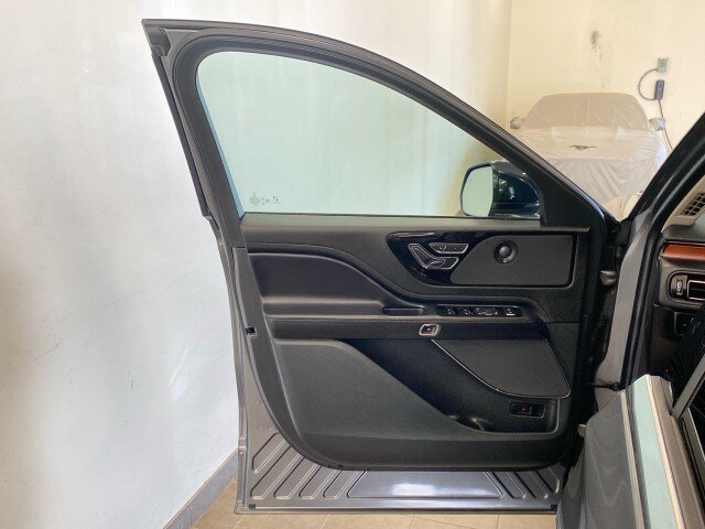 Certified 2023 Lincoln Aviator Reserve w/ Equipment Group 201A AWD/4WD image 16