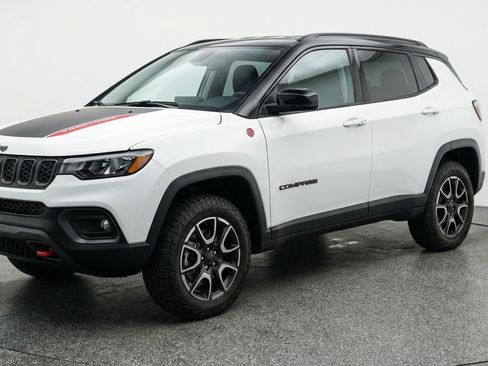 Used 2025 Jeep Compass Trailhawk AWD/4WD image 3