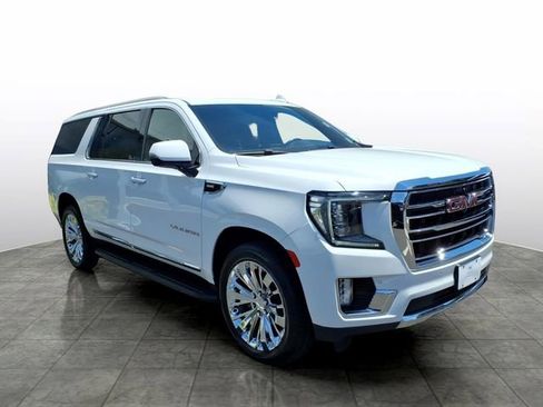 Used 2022 GMC Yukon XL SLT w/ SLT Premium Package AWD/4WD image 1