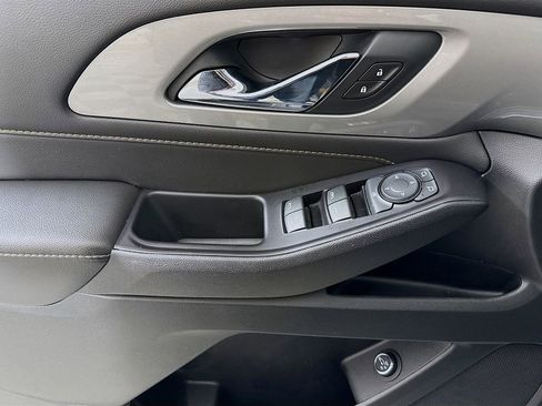 Used 2020 Chevrolet Traverse LT w/ LT Premium Package image 18