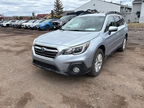 Used 2019 Subaru Outback 2.5i Premium AWD/4WD image 2