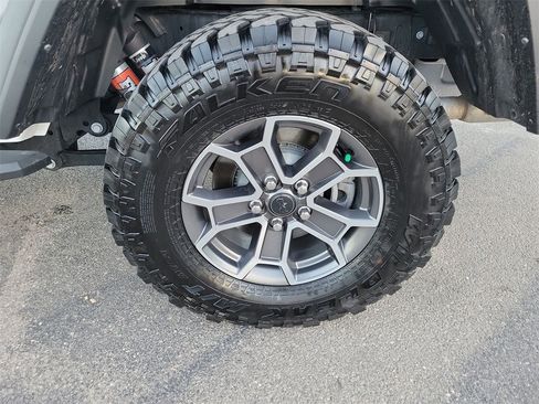 Used 2024 Jeep Gladiator Mojave w/ Technology Group image 11