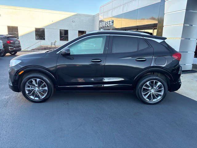 Used 2023 Buick Encore GX Select w/ Sport Touring Package FWD image 2
