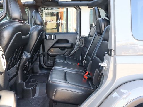 Used 2022 Jeep Wrangler Unlimited Rubicon w/ Trailer Tow Package image 8