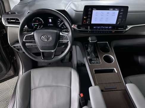 Used 2022 Toyota Sienna XLE image 57