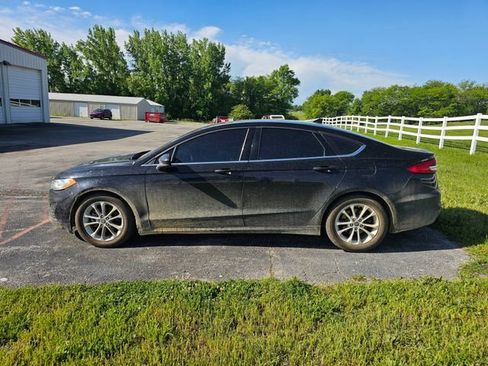 Used 2020 Ford Fusion SE FWD image 4