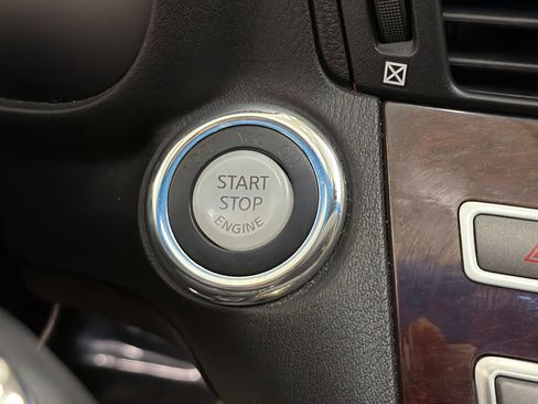 Used 2011 INFINITI M37 w/ Premium Pkg RWD image 24