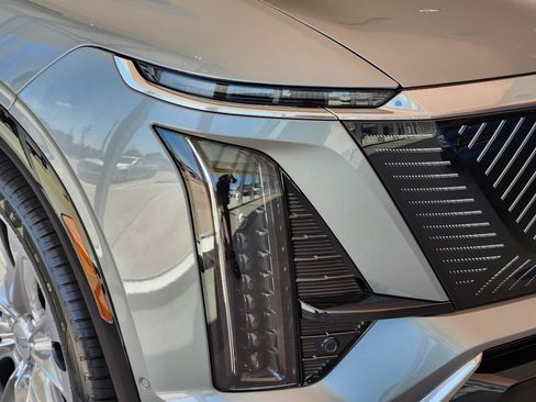 New 2026 Cadillac Vistiq Premium Luxury w/ LPO, Floor Liner Package image 8