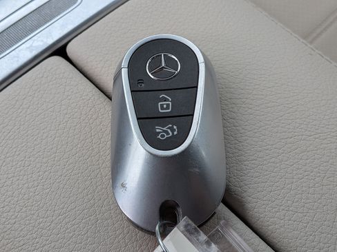 Used 2025 Mercedes-Benz C 300 Sedan image 32