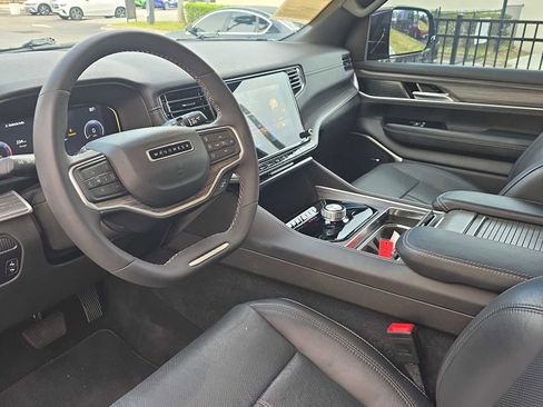 Used 2023 Jeep Wagoneer Series II RWD image 18