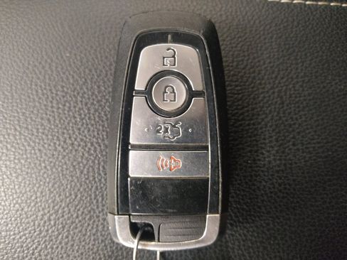 Used 2020 Ford Fusion SE FWD image 32
