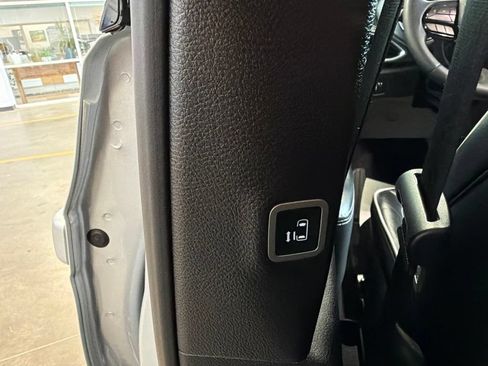 Used 2026 Chrysler Pacifica Limited w/ S Appearance Package FWD image 27