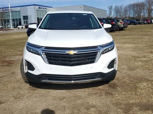 Used 2023 Chevrolet Equinox LT image 2