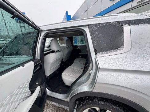 Used 2023 Mitsubishi Outlander SEL image 4