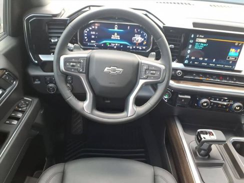 Used 2025 Chevrolet Silverado 1500 LT Trail Boss w/ LT Trail Boss Premium Package AWD/4WD image 31