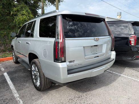 Used 2020 Cadillac Escalade Luxury RWD image 7