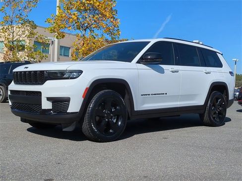Used 2022 Jeep Grand Cherokee L Laredo image 2