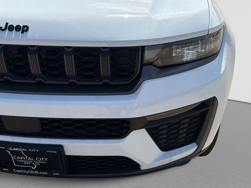 New 2026 Jeep Grand Cherokee Limited w/ Limited Altitude Package AWD/4WD image 10