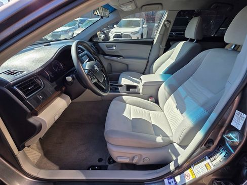 Used 2017 Toyota Camry LE FWD image 19