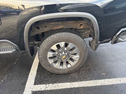 Used 2024 Chevrolet Silverado 2500 Custom w/ Custom Value Package image 12