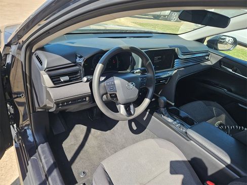 Used 2025 Toyota Camry LE image 13