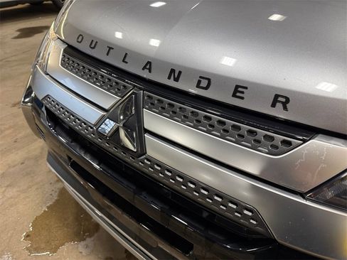 Used 2019 Mitsubishi Outlander ES image 30