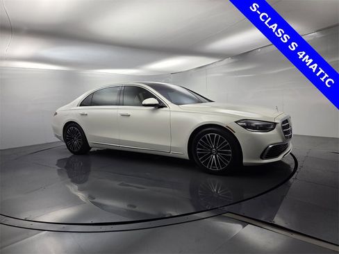Used 2022 Mercedes-Benz S 580 4MATIC Sedan image 2