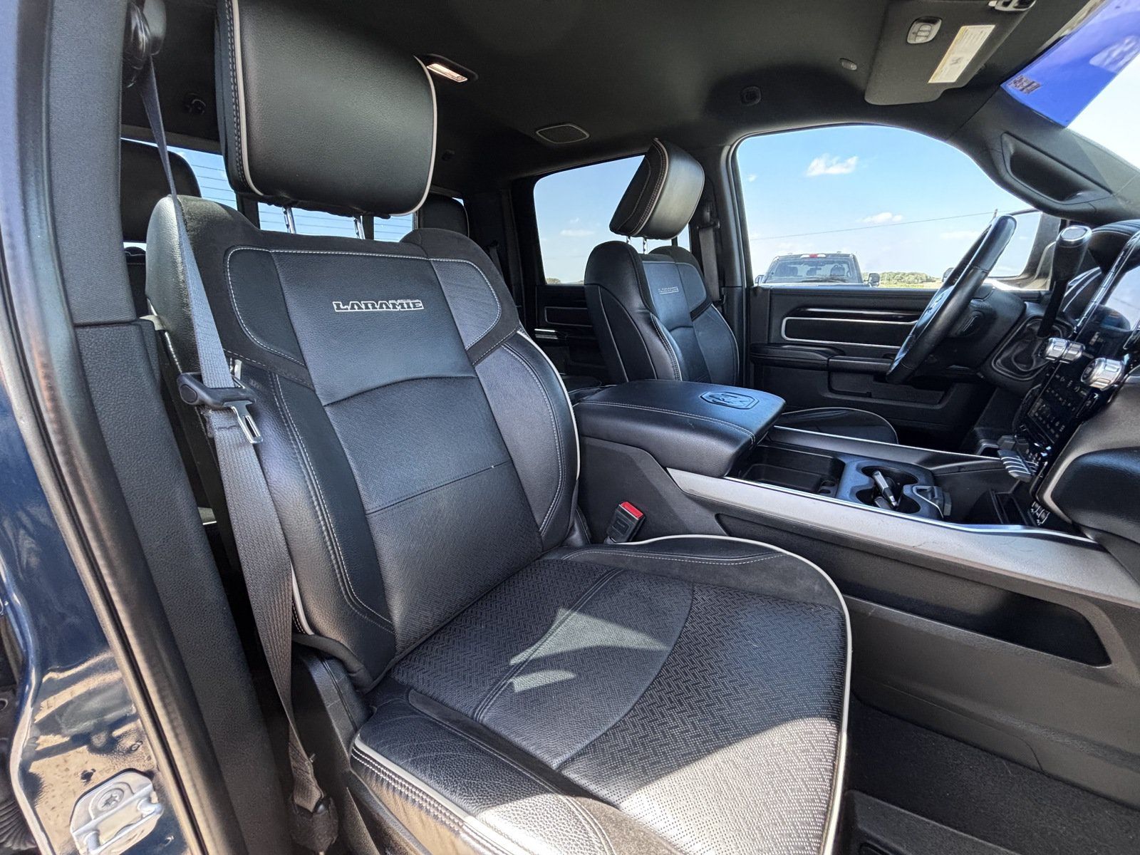 Used 2022 RAM 2500 Laramie w/ Night Edition AWD/4WD image 18
