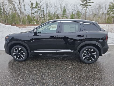 New 2026 Nissan Kicks SV w/ SV Premium Package image 2