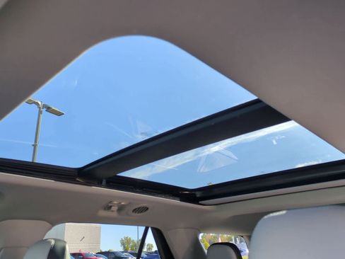 Used 2021 Ford Explorer XLT w/ Equipment Group 202A image 19