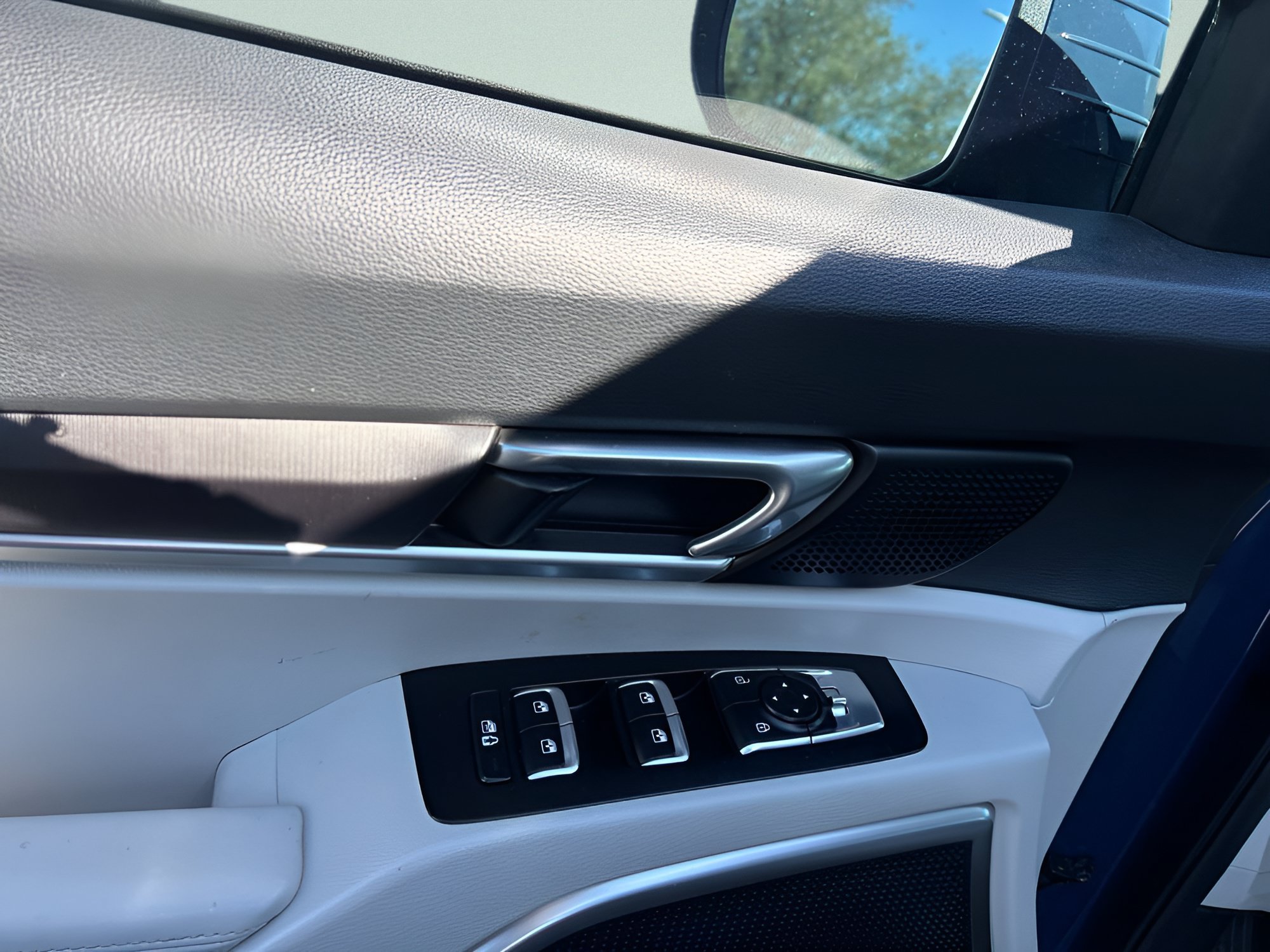 Used 2023 Kia Telluride S AWD/4WD image 18
