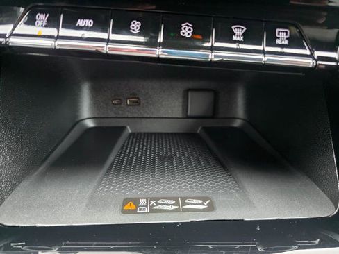 Used 2024 Chevrolet Traverse LT w/ Trailering Package image 31