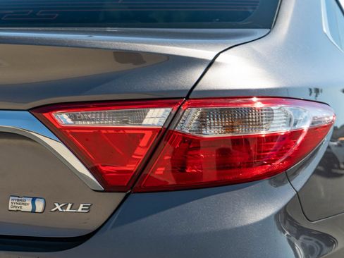 Used 2017 Toyota Camry XLE w/ Moonroof Package FWD image 8