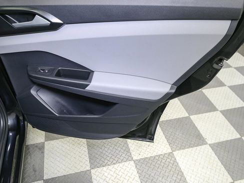 Certified 2022 Volkswagen Taos SE image 25