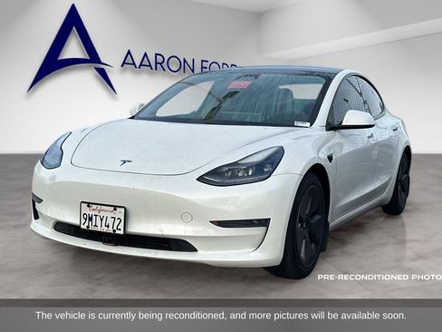 Used 2021 Tesla Model 3 Standard Range Plus image 2