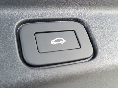 New 2025 Land Rover Range Rover SE image 12