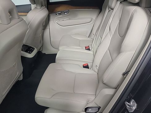 Used 2021 Volvo XC90 T6 Momentum w/ Climate Package image 18