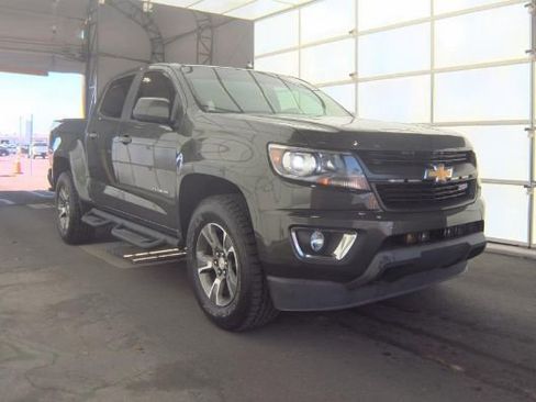 Used 2018 Chevrolet Colorado Z71 AWD/4WD image 2