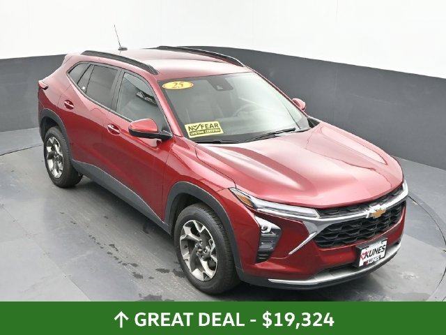 Used 2025 Chevrolet Trax LT FWD image 41