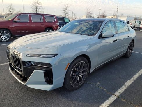 Used 2025 BMW 740i xDrive image 6