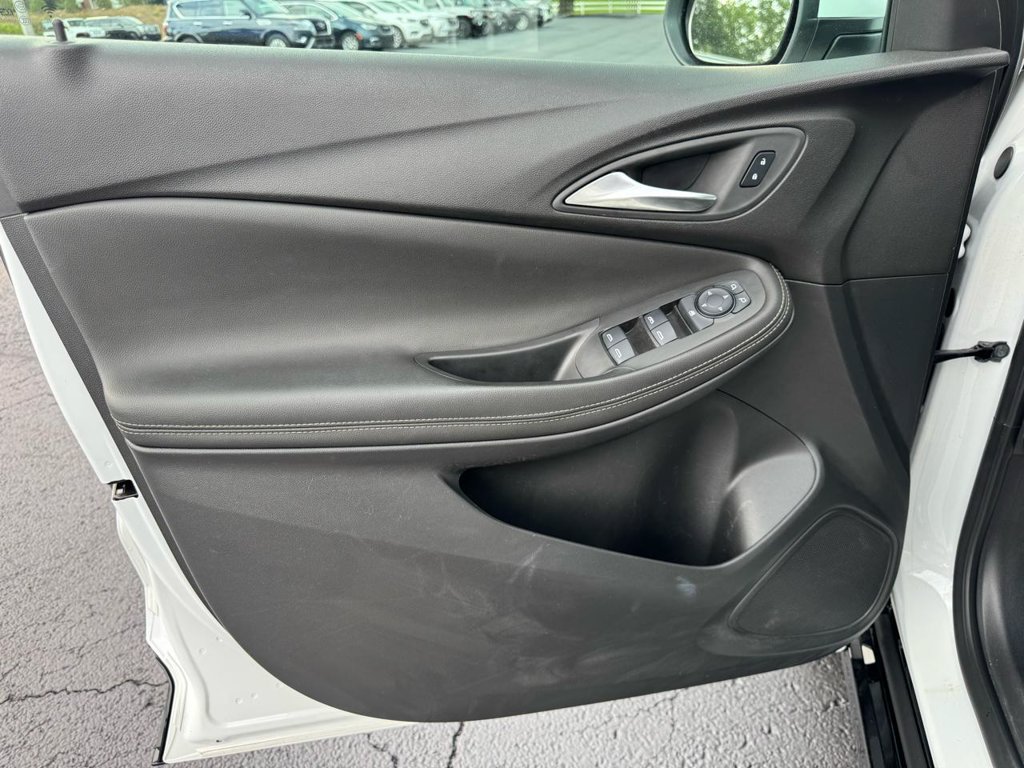 Used 2024 Buick Encore GX Sport Touring AWD/4WD image 12