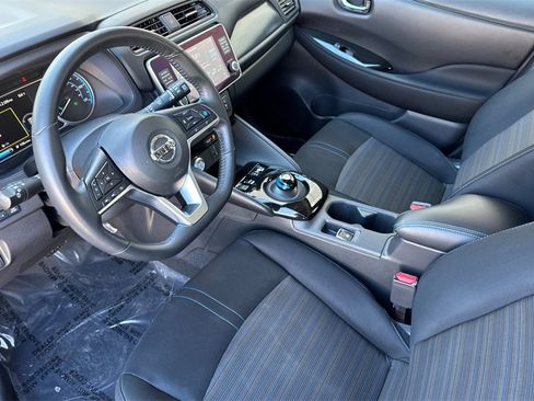 Used 2020 Nissan Leaf SV w/ SV Technology Package image 12